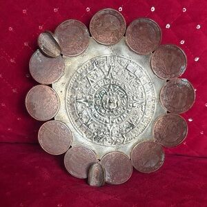 Vintage coin Mexican ashtray, 5” Aztec calendar design, centavos coins border.